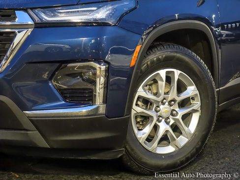 Used 2023 Chevrolet Traverse LS w/ Safety Package image 5
