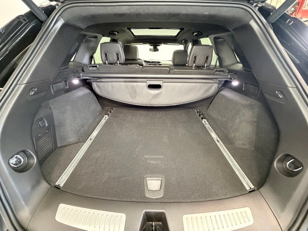 Used 2018 Cadillac XT5 Platinum w/ Driver Assist Package AWD/4WD image 6