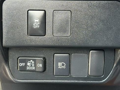 Used 2022 Toyota Tacoma SR5 w/ Black Out Package (TMS) AWD/4WD image 22