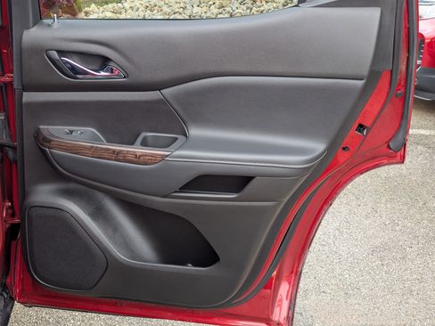 Used 2021 GMC Acadia Denali w/ Denali Technology Package image 27