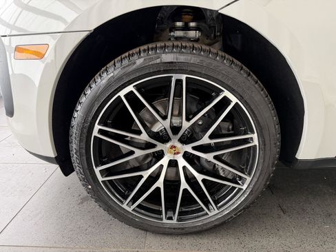 New 2026 Porsche Macan image 10