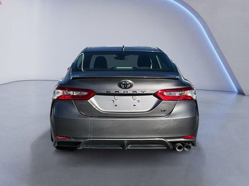 Used 2020 Toyota Camry SE image 4