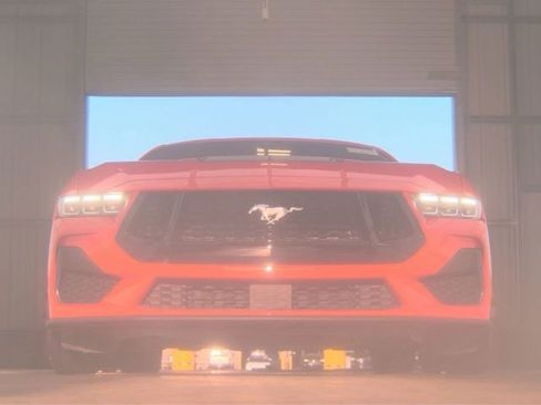 Used 2025 Ford Mustang GT Premium RWD image 3