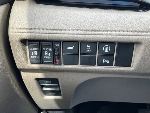 Used 2023 Honda Odyssey Touring image 14