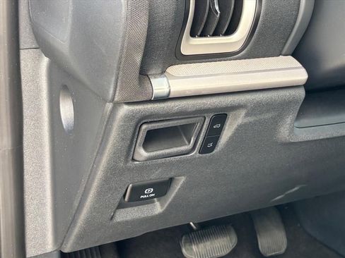 Used 2025 Ford Expedition Active RWD image 8
