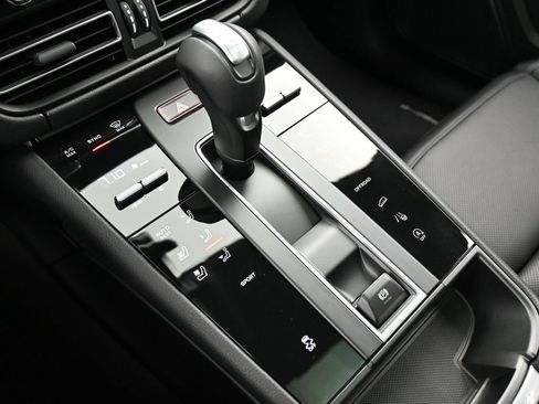 Certified 2026 Porsche Macan AWD/4WD image 21