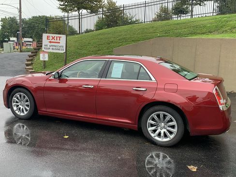 Used 2014 Chrysler 300 C RWD image 3