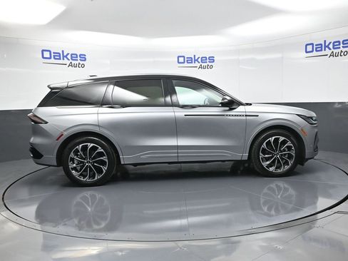 Used 2024 Lincoln Nautilus Reserve image 9