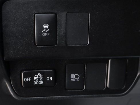 Used 2022 Toyota Tacoma SR5 w/ Technology Package image 19