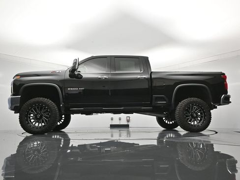 Used 2023 Chevrolet Silverado 2500 LTZ AWD/4WD image 45