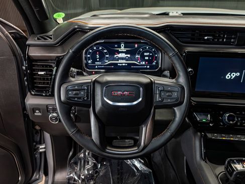Used 2025 GMC Sierra 1500 AT4 w/ Technology Package AWD/4WD image 16
