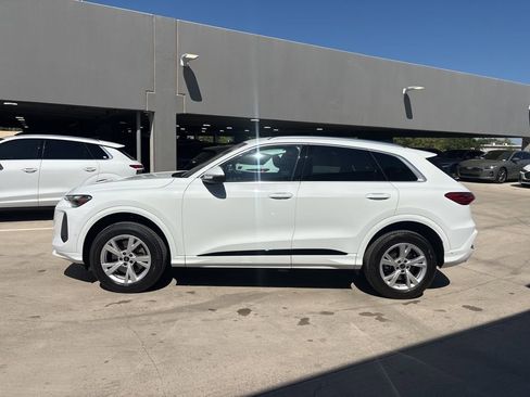 Certified 2025 Audi Q5 Premium w/ Convenience Package AWD/4WD image 9