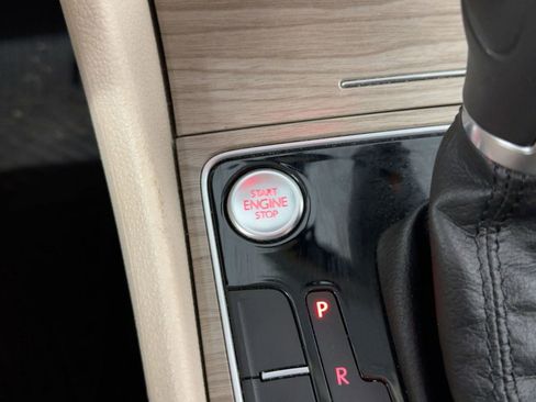 Used 2017 Volkswagen Passat 1.8T SE w/ SE Lighting Package image 26