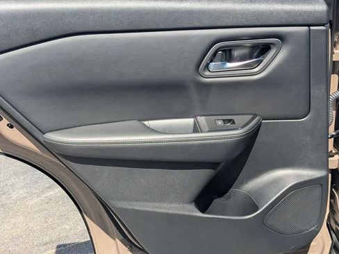Certified 2024 Nissan Rogue SV FWD image 18