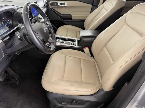 Used 2020 Ford Explorer XLT w/ Equipment Group 202A AWD/4WD image 7