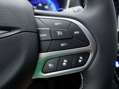 New 2027 Chrysler Pacifica Select FWD image 23