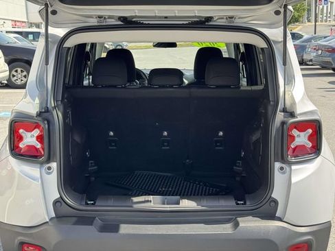 Used 2020 Jeep Renegade Altitude AWD/4WD image 13