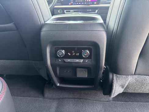 Used 2024 Chevrolet Traverse RS AWD/4WD image 20