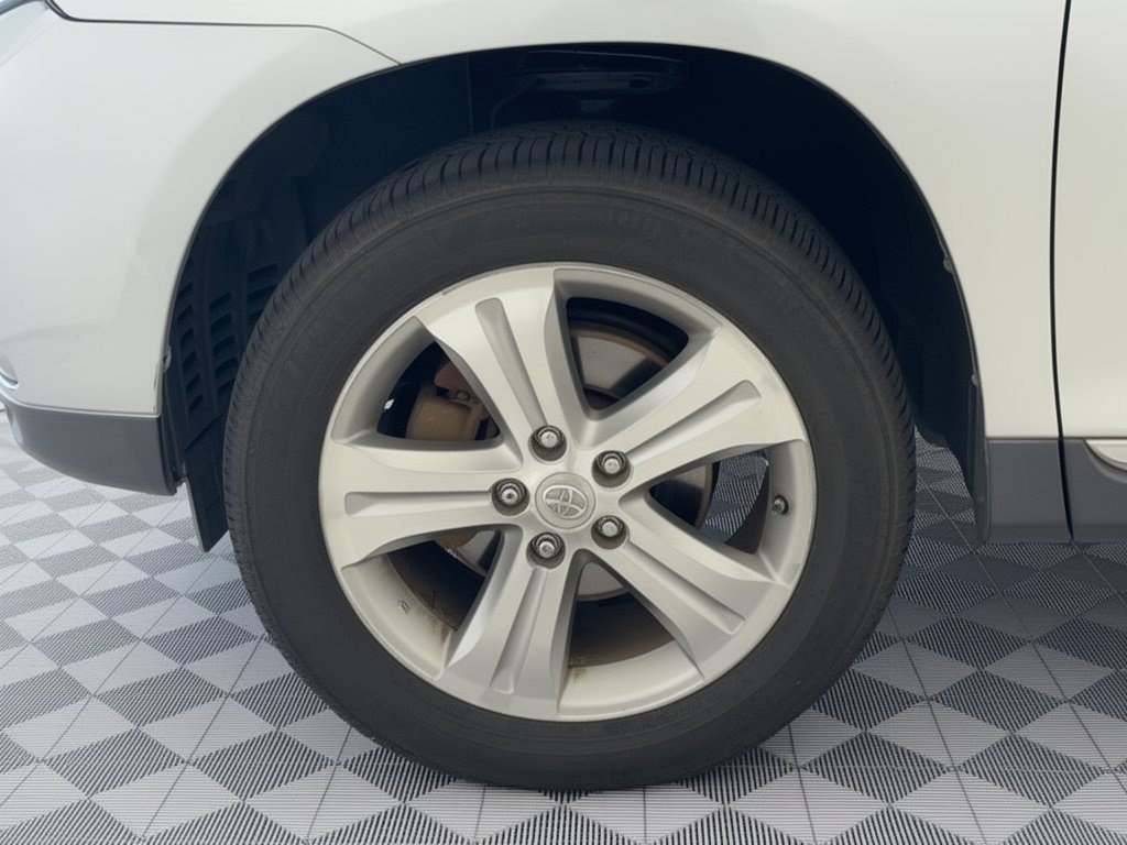 Used 2011 Toyota Highlander Limited w/ Tow Pkg FWD image 13