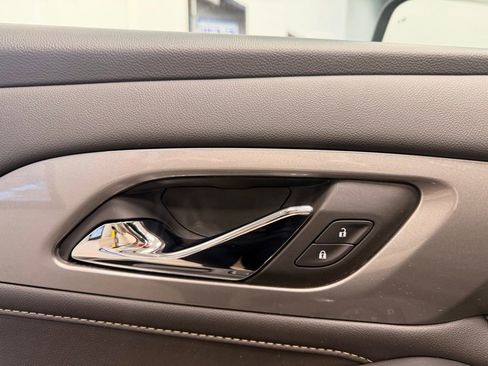 Used 2023 Chevrolet Traverse LT w/ LT Premium Package image 22