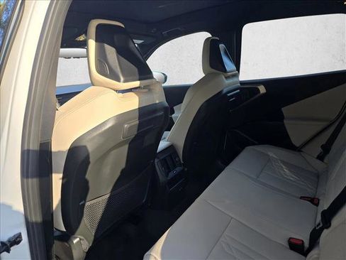 Used 2025 BMW X3 xDrive30i w/ Premium Package image 13