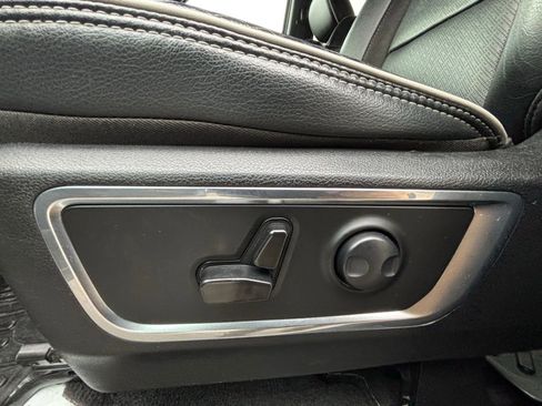 Used 2025 RAM 1500 Laramie image 13