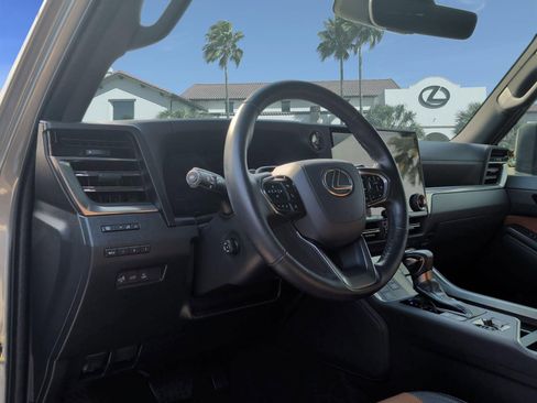 Used 2025 Lexus GX 550 w/ Cold Area Package AWD/4WD image 12