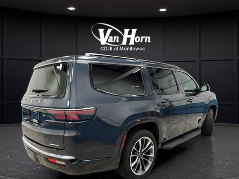 Used 2024 Jeep Wagoneer Series II w/ Premium Group I AWD/4WD image 7