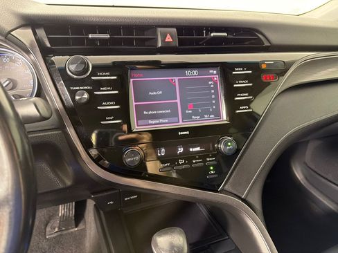 Used 2020 Toyota Camry SE FWD image 17