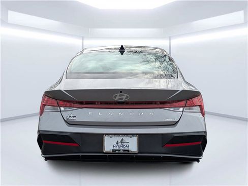 Certified 2025 Hyundai Elantra Limited image 4