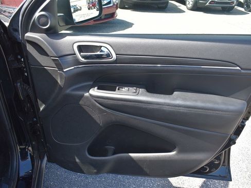 Used 2022 Jeep Grand Cherokee Limited w/ Tech Group image 30