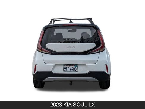 Used 2023 Kia Soul LX w/ LX Technology Package FWD image 9