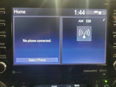 Used 2020 Toyota Highlander XLE image 25