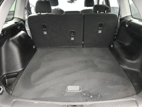 Used 2024 Jeep Grand Cherokee Laredo image 14