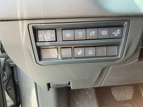 Used 2023 Toyota Tundra Platinum AWD/4WD image 18