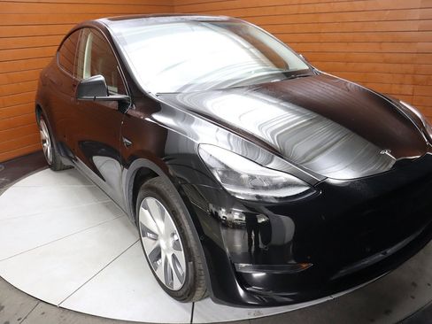 Used 2024 Tesla Model Y Long Range AWD/4WD image 15