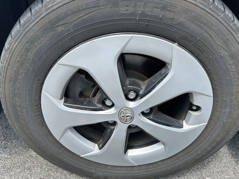 Used 2013 Toyota Prius Two FWD image 12