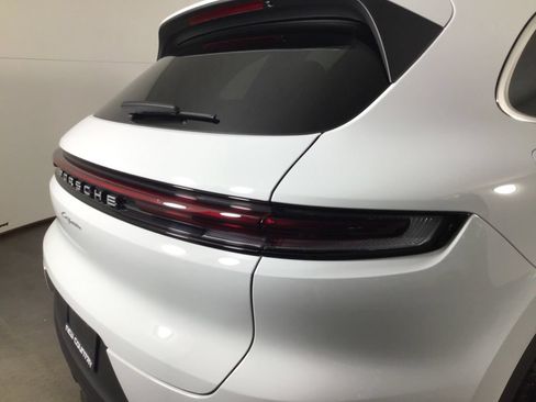 Certified 2024 Porsche Cayenne AWD/4WD image 17