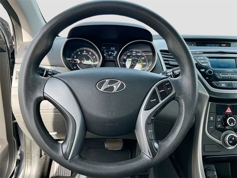 Used 2016 Hyundai Elantra SE image 11