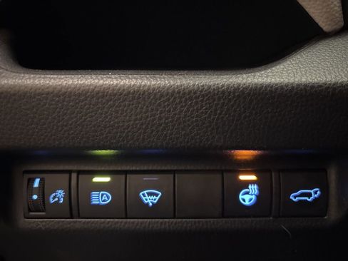 Used 2020 Toyota RAV4 XLE Premium image 22