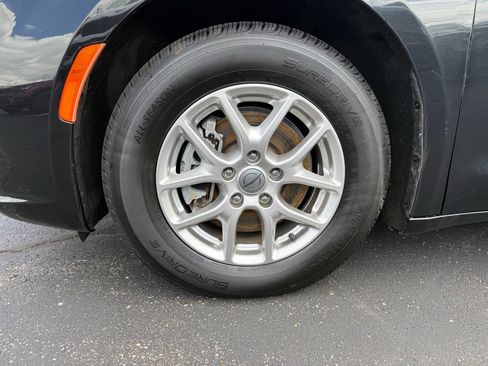 Certified 2023 Chrysler Pacifica Touring-L FWD image 10