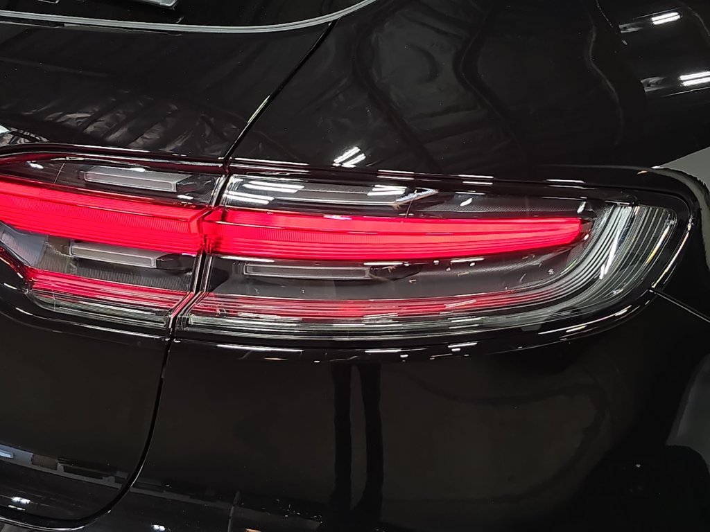 Certified 2026 Porsche Macan AWD/4WD image 30