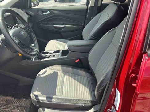 Used 2017 Ford Escape SE w/ Equipment Group 201A AWD/4WD image 12