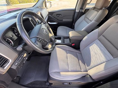 Certified 2023 Nissan Frontier SV w/ SV Convenience Package image 11