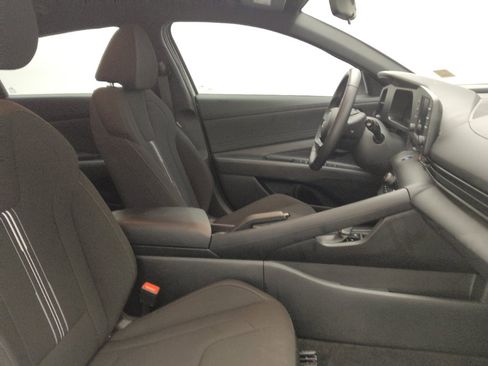 Used 2025 Hyundai Elantra Sport FWD image 21