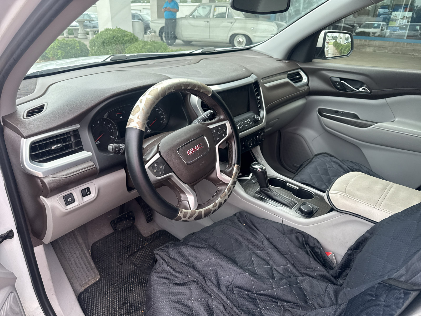 Used 2019 GMC Acadia SLT FWD image 2