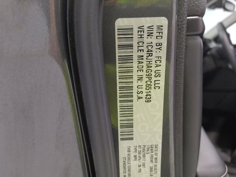 Used 2023 Jeep Grand Cherokee Laredo w/ Luxury Tech Group I AWD/4WD image 33