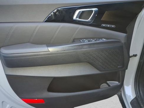 Used 2025 Kia Carnival SX Prestige image 17