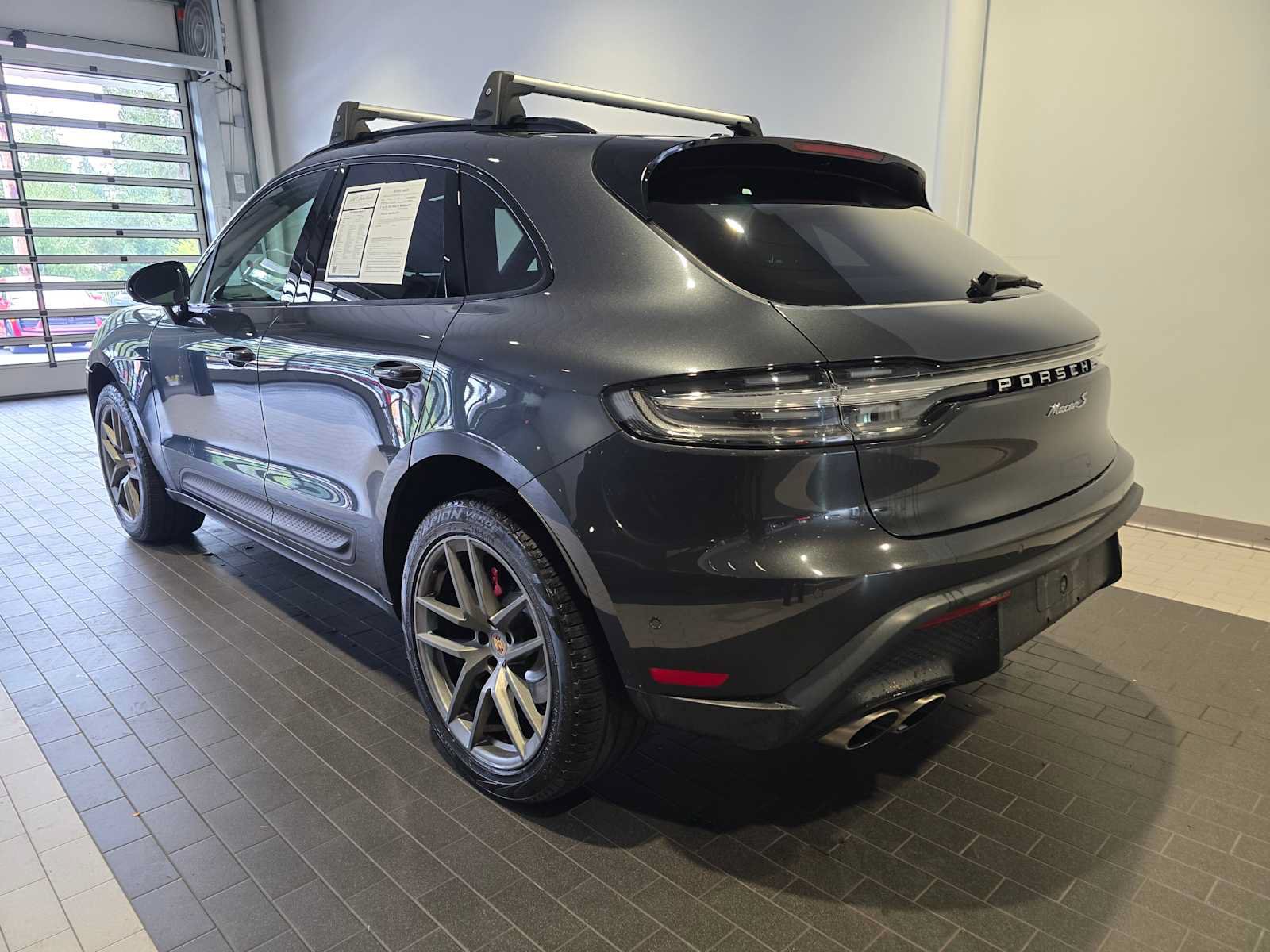 Used 2023 Porsche Macan S AWD/4WD image 3