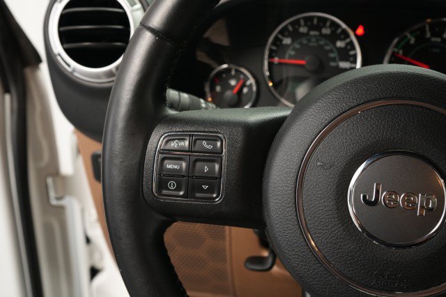 Used 2014 Jeep Wrangler Unlimited Rubicon w/ Connectivity Group AWD/4WD image 33